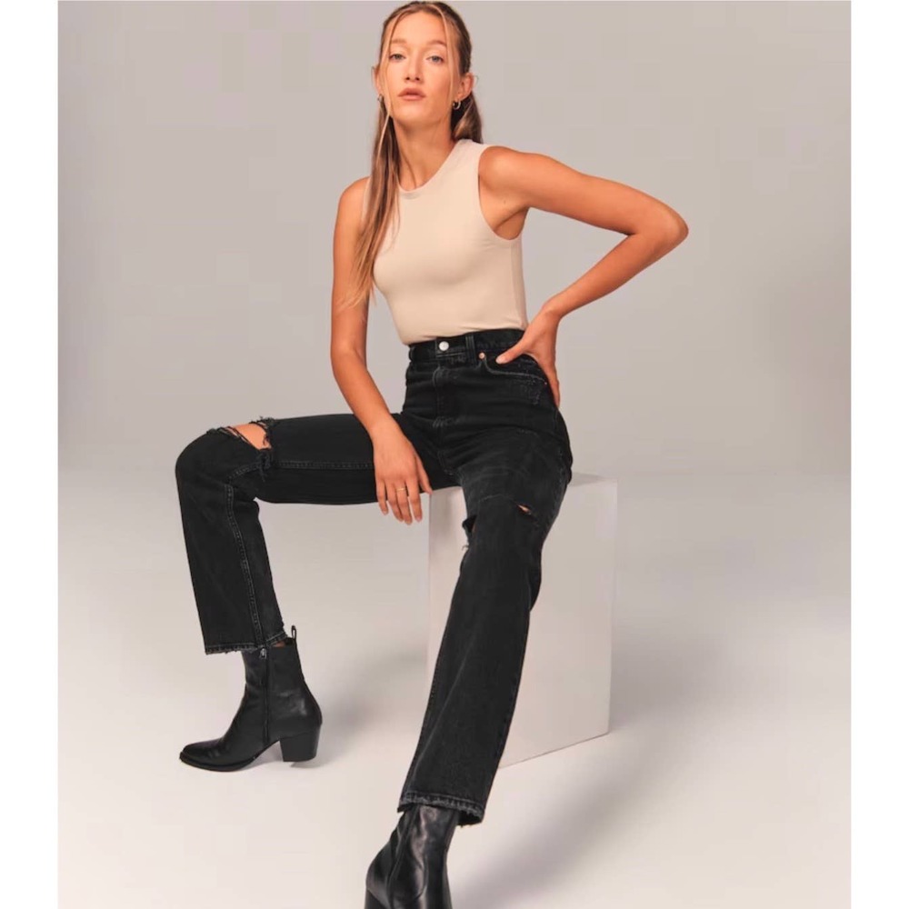 ABERCROMBIE | Curve Love 90's Straight Ultra High Rise Jeans | 27 4